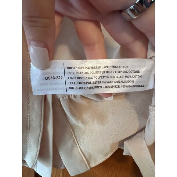 NWT Darling Women's Stephanie Chiffon Crochet Button Down Blouse Blush Size M - Picture 5 of 11